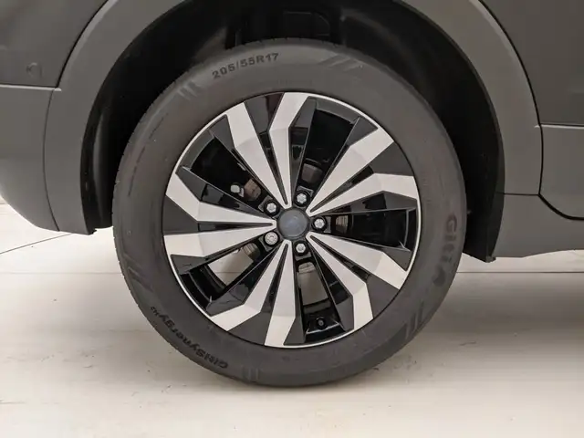 Volkswagen T-Cross view 9