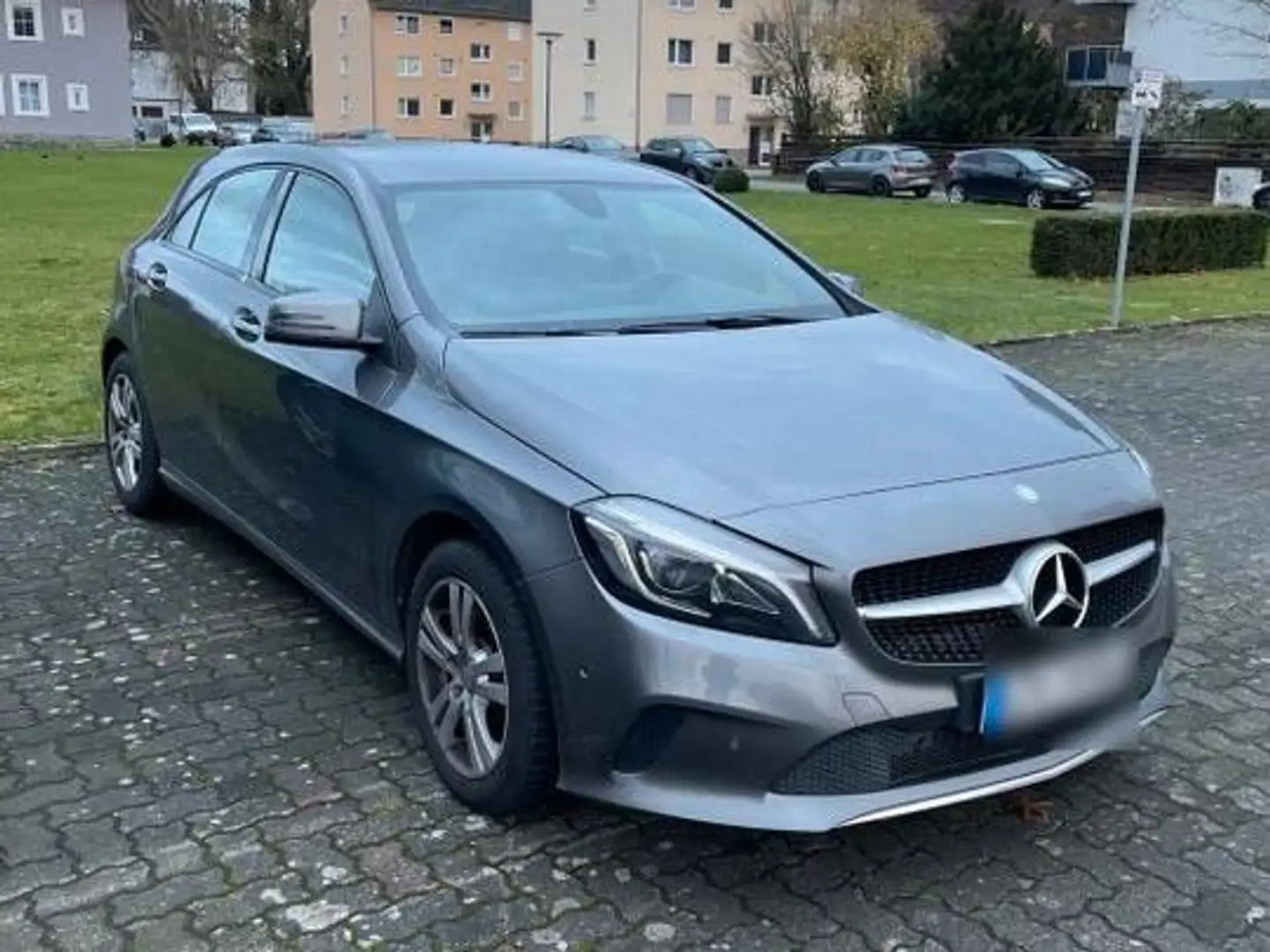 Mercedes-Benz 180 Grey - 1