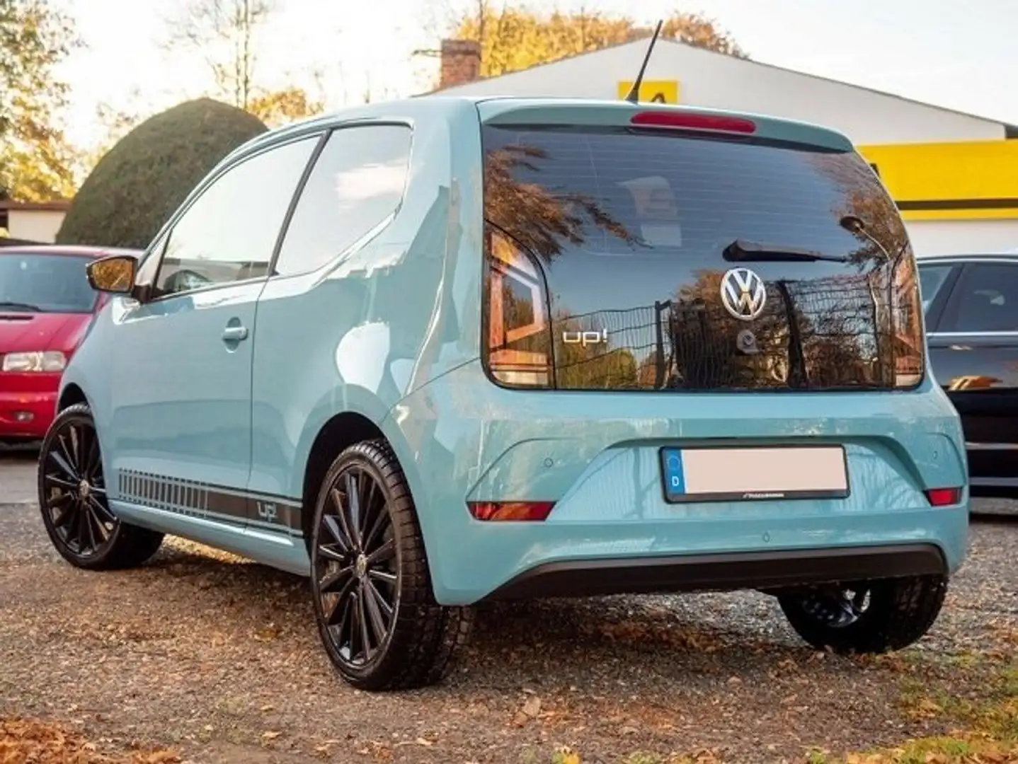Volkswagen up! (BlueMotion Technology) beats Blau - 2