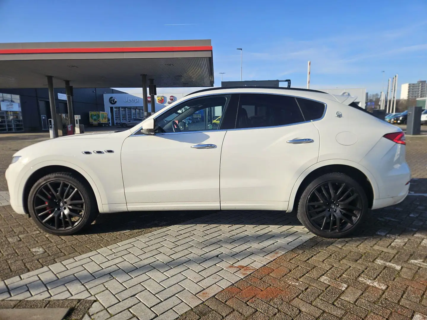 Maserati Levante 3.0 V6 S AWD GranLusso | Leder | ADAS 2 | Panorama Blanc - 2
