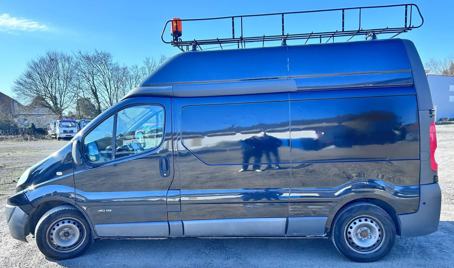 Renault Trafic Trafic Utilitaire 2.0 dCi L2H2 Authentique Negro - 1