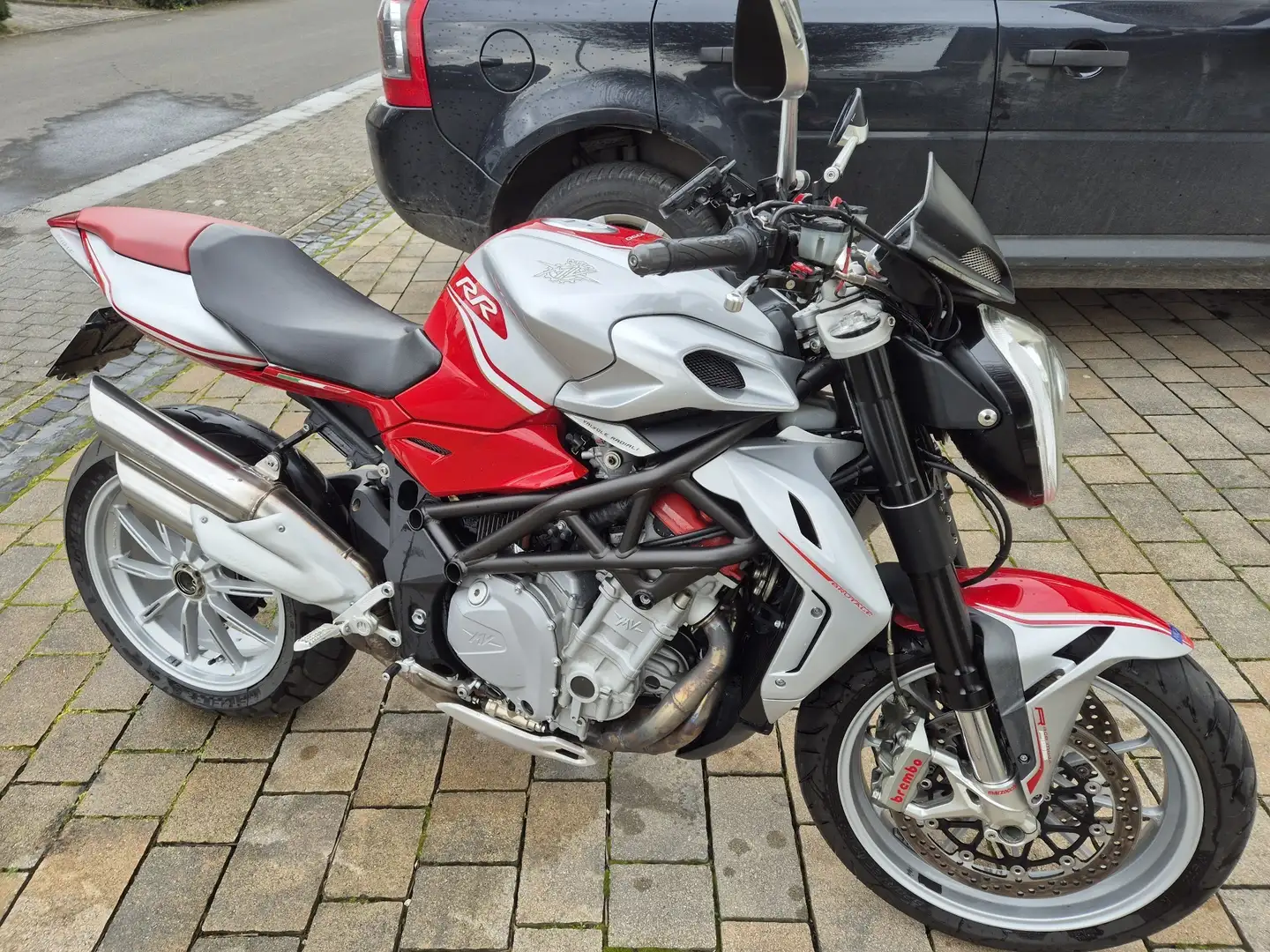 MV Agusta Brutale 1090 RR Stříbrná - 1