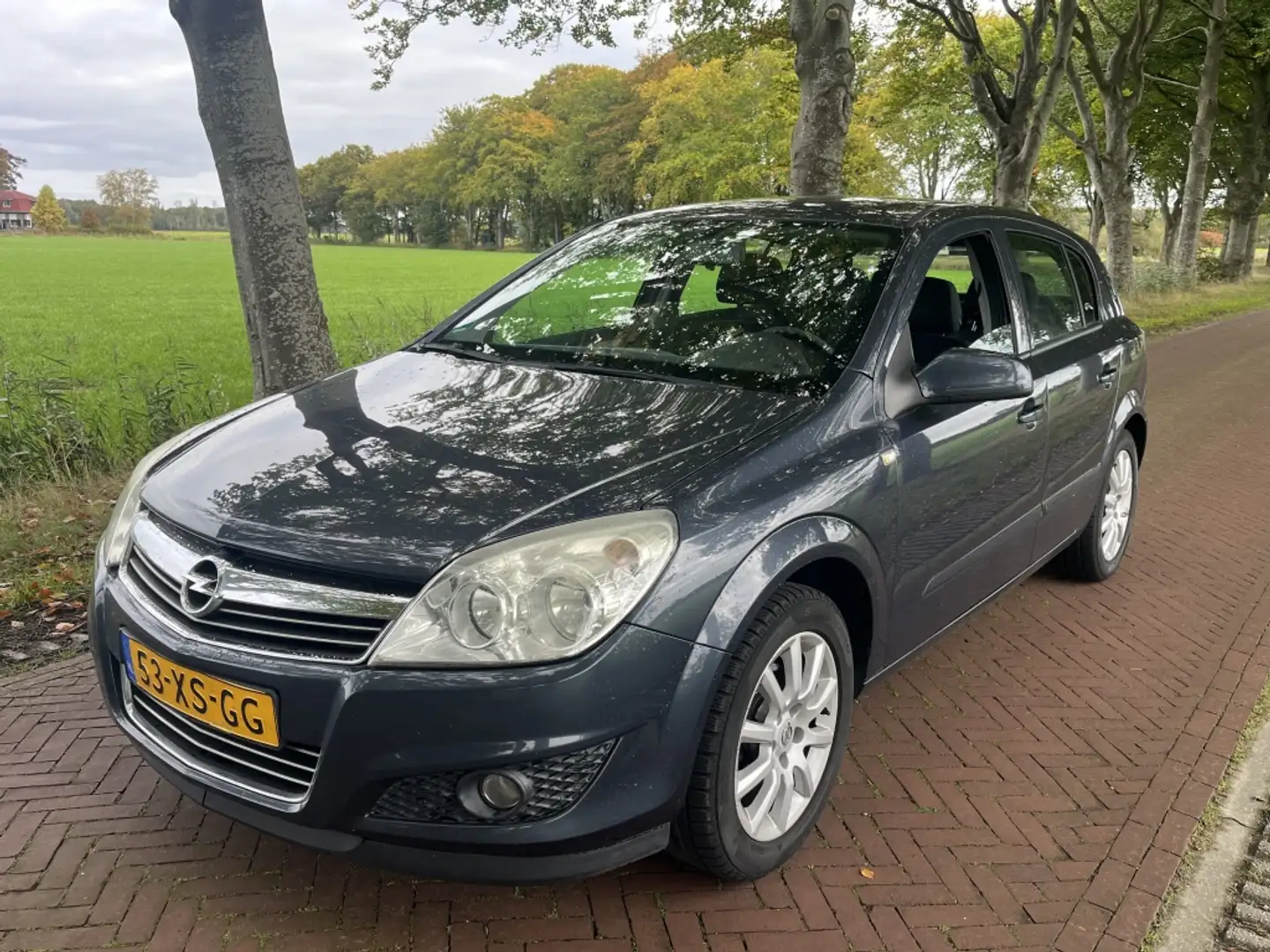 Opel Astra 1.6 Temptation 2007 5-Deurs Airco Trekhaak Grijs - 1