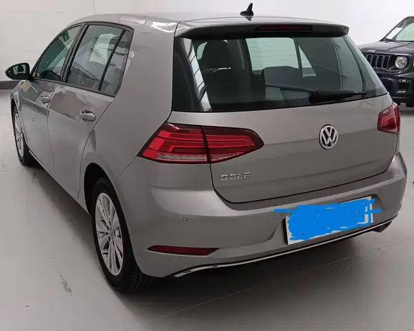 Volkswagen Golf view 5
