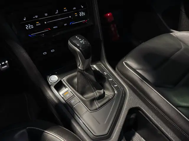 Volkswagen Tiguan view 12