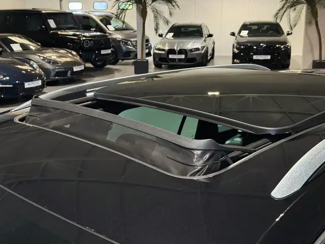 Volkswagen Tiguan view 4