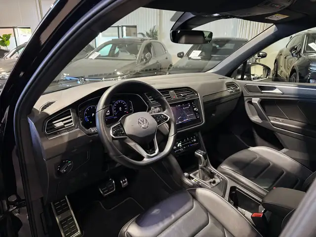 Volkswagen Tiguan view 2