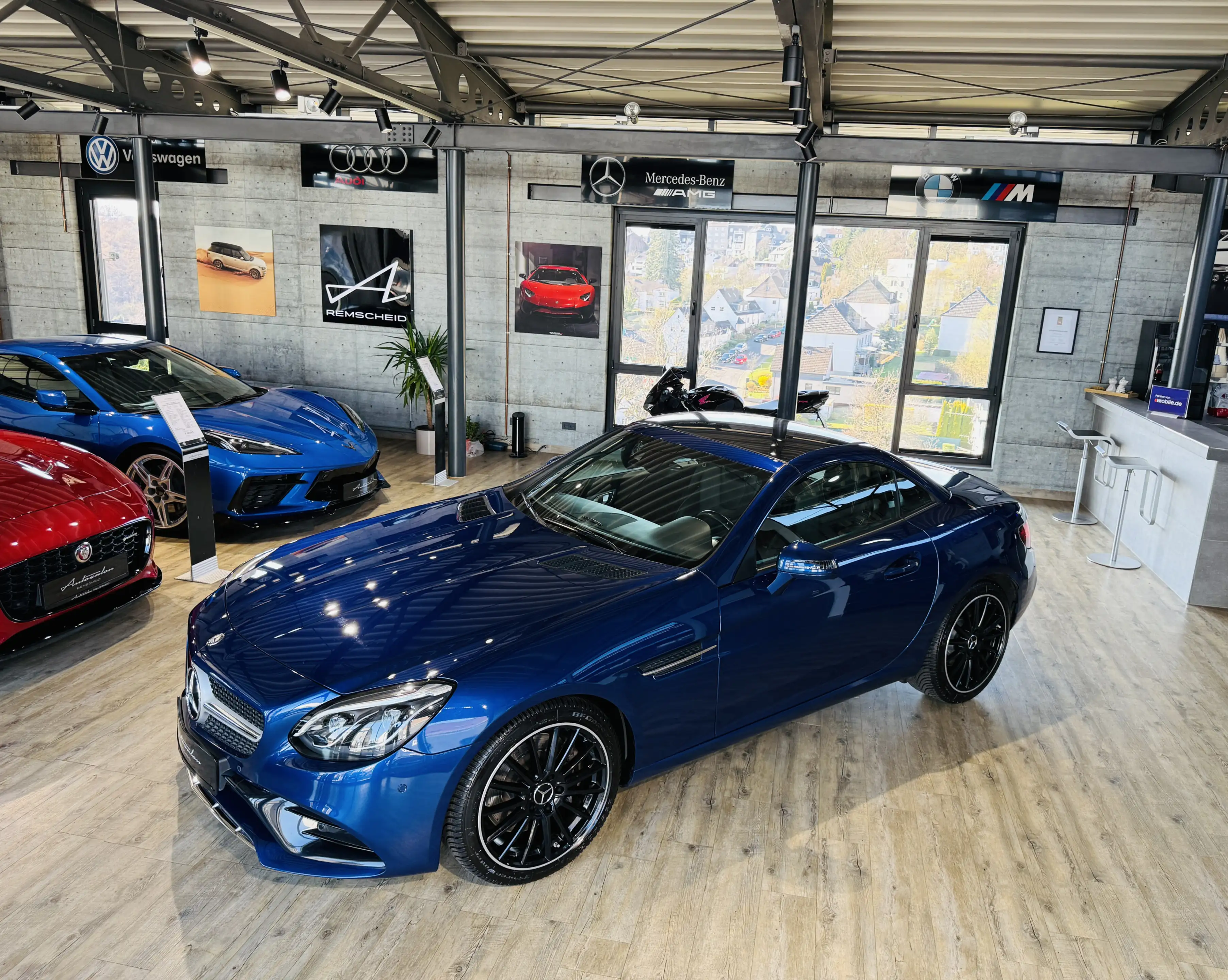 Mercedes-Benz SLC 180 AMG Line*LEDER*AIRSCARF*NAVI*LED*PANOR. — photo 4