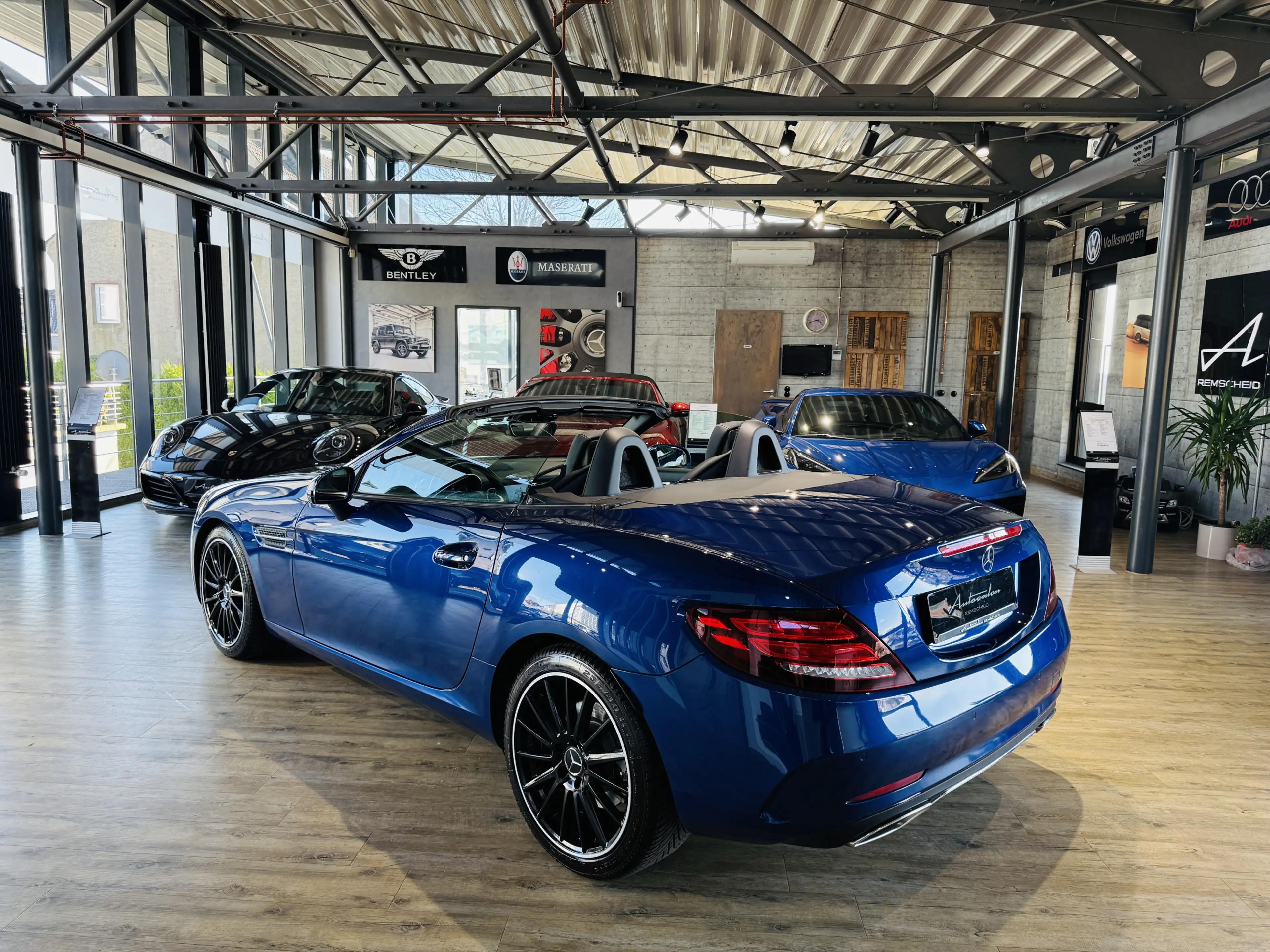 Mercedes-Benz SLC 180 AMG Line*LEDER*AIRSCARF*NAVI*LED*PANOR. — photo 7