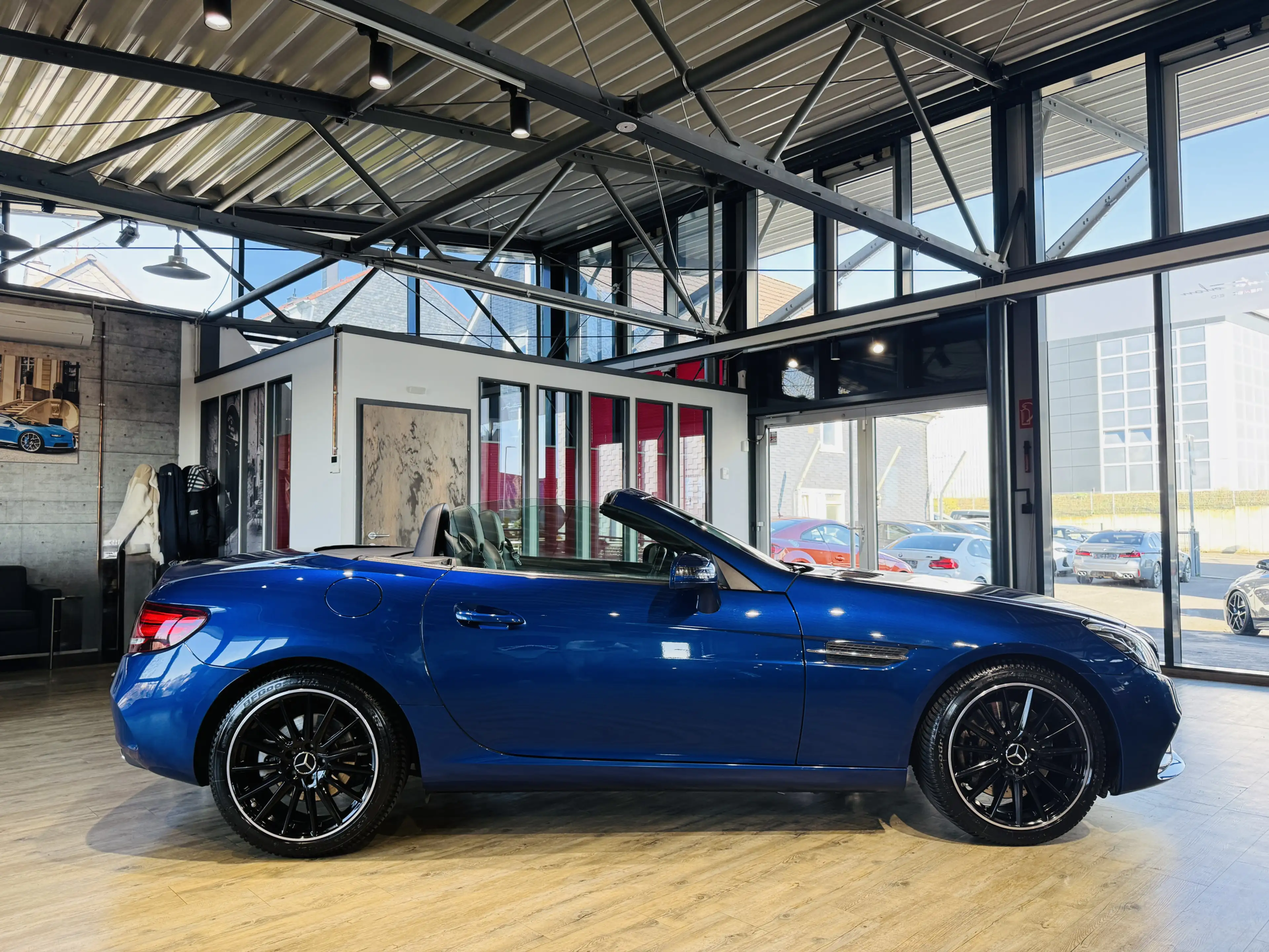 Mercedes-Benz SLC 180 AMG Line*LEDER*AIRSCARF*NAVI*LED*PANOR. — photo 12