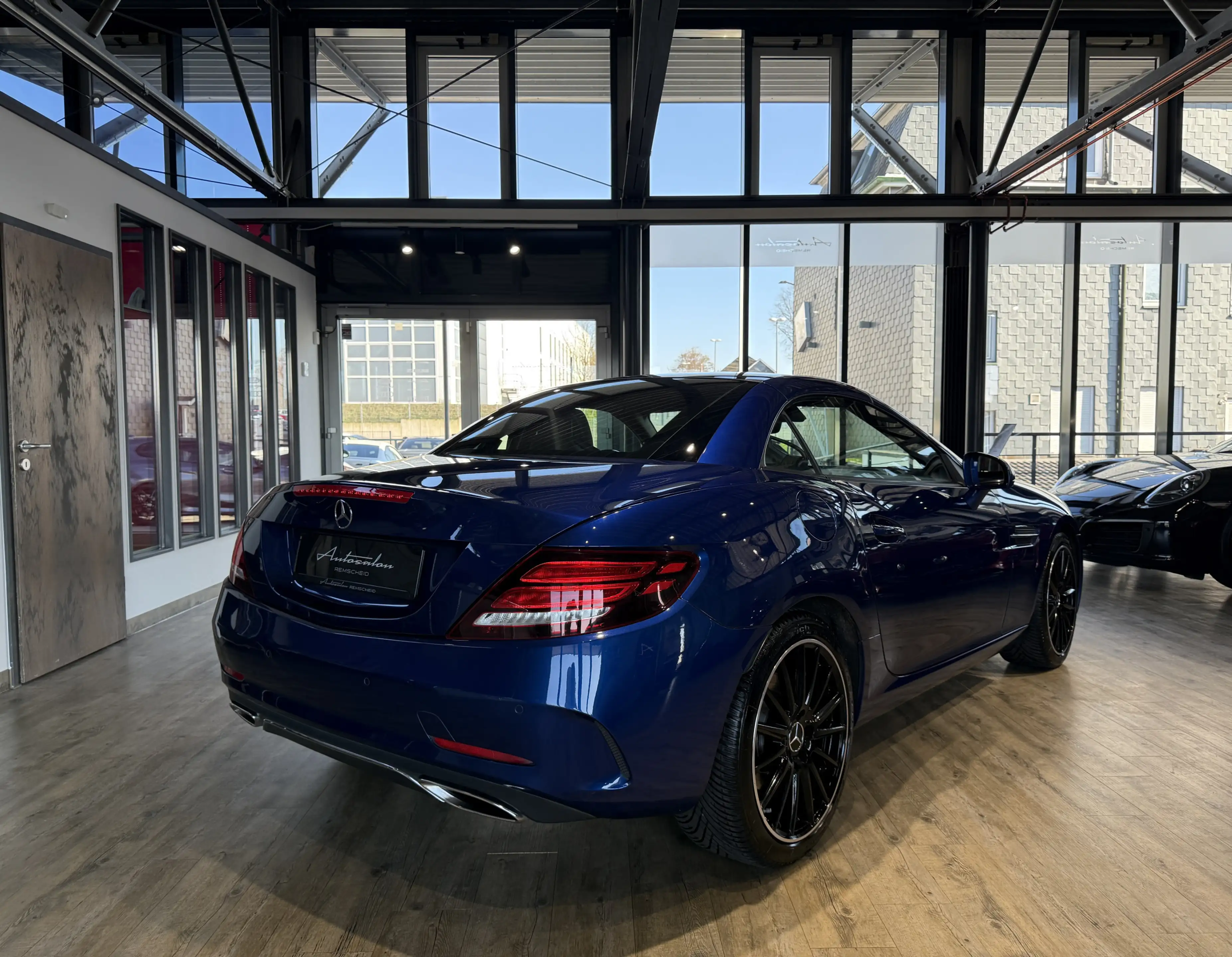 Mercedes-Benz SLC 180 AMG Line*LEDER*AIRSCARF*NAVI*LED*PANOR. — photo 10