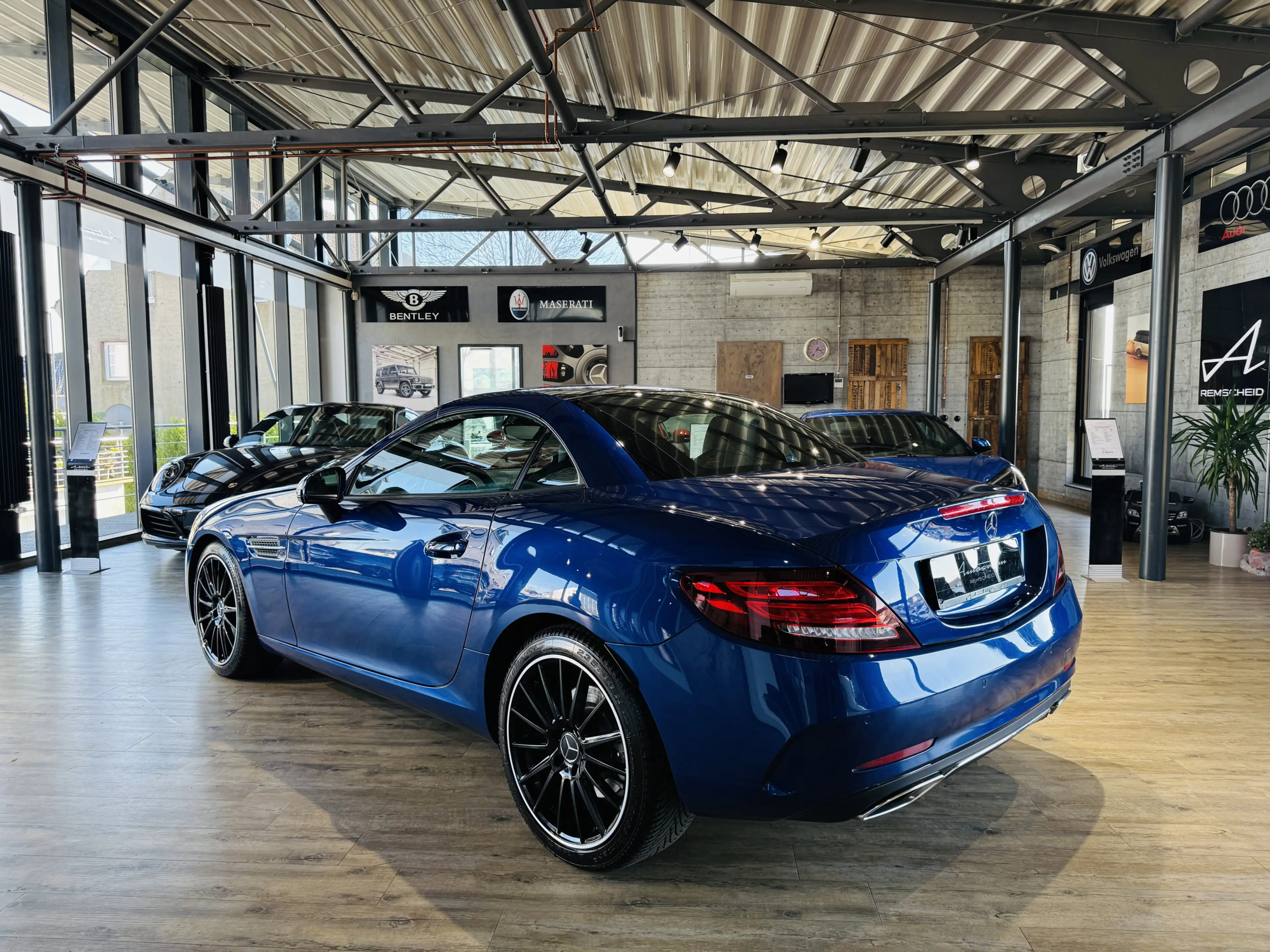 Mercedes-Benz SLC 180 AMG Line*LEDER*AIRSCARF*NAVI*LED*PANOR. — photo 8
