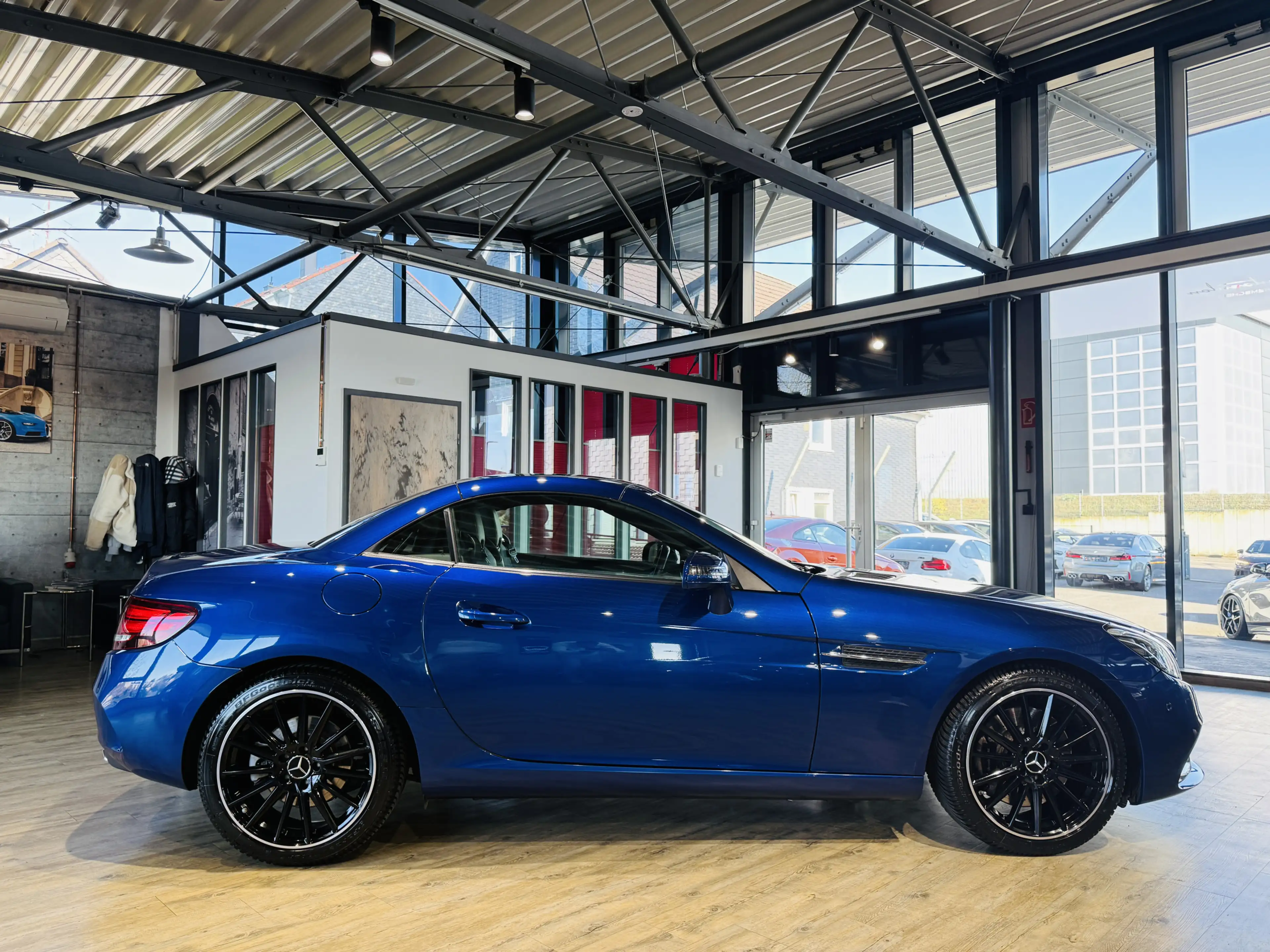 Mercedes-Benz SLC 180 AMG Line*LEDER*AIRSCARF*NAVI*LED*PANOR. — photo 13