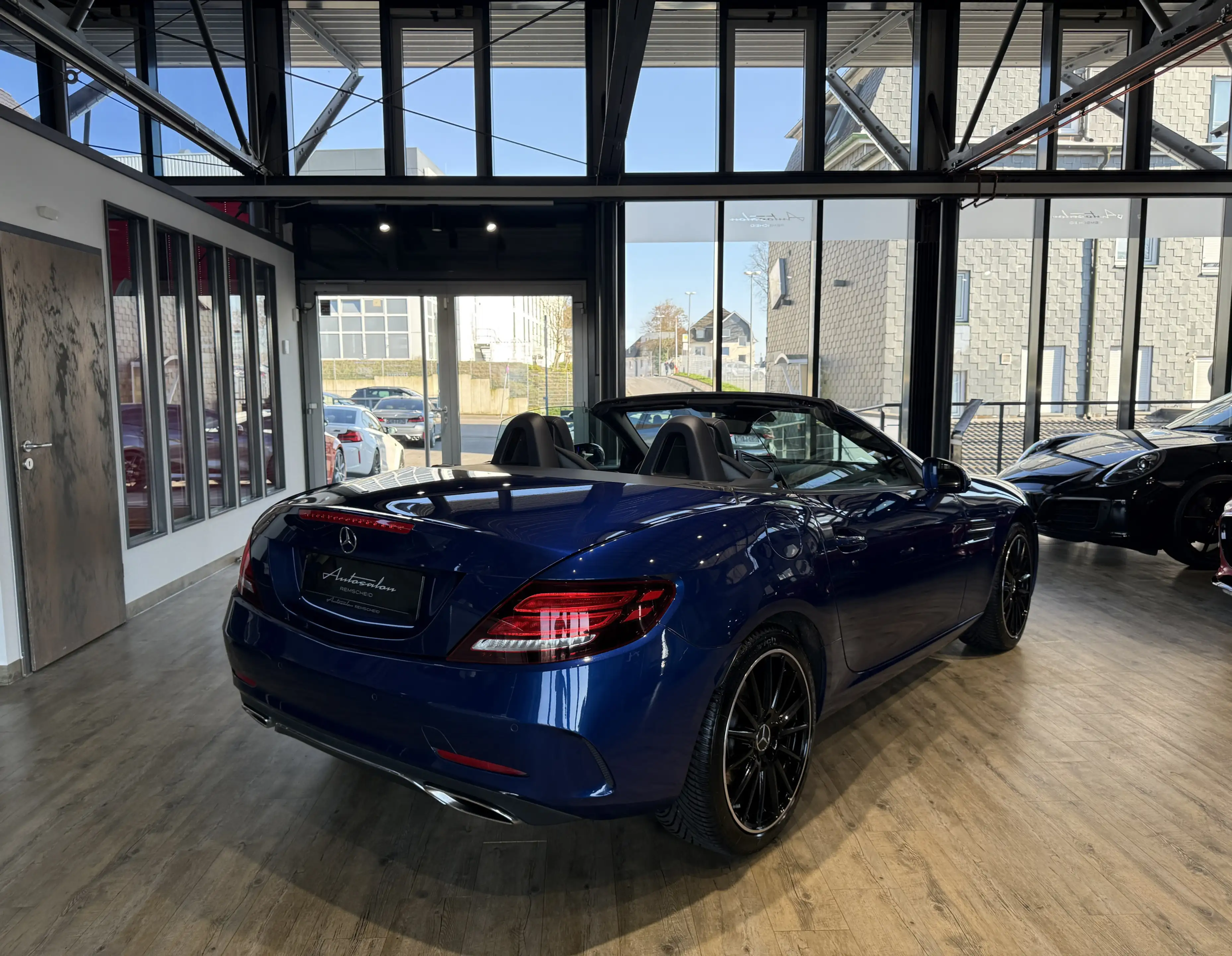 Mercedes-Benz SLC 180 AMG Line*LEDER*AIRSCARF*NAVI*LED*PANOR. — photo 11