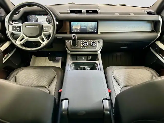 Land Rover Defender view 4
