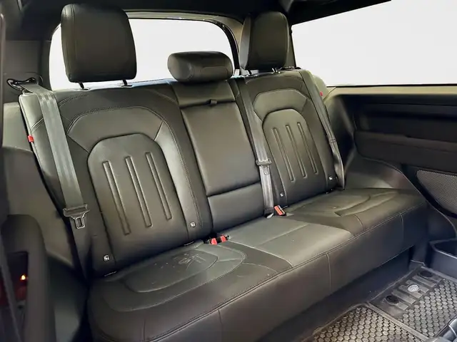 Land Rover Defender view 5