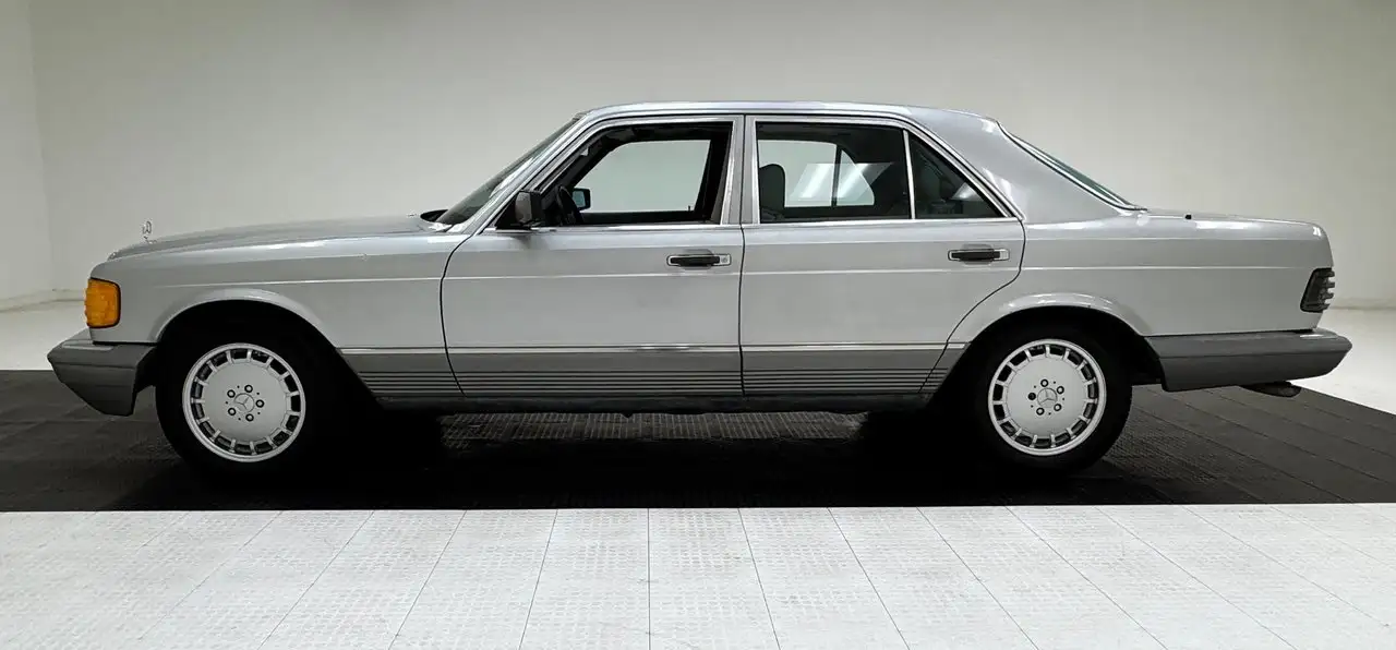 Mercedes-Benz 300SD Sedan, foto 2