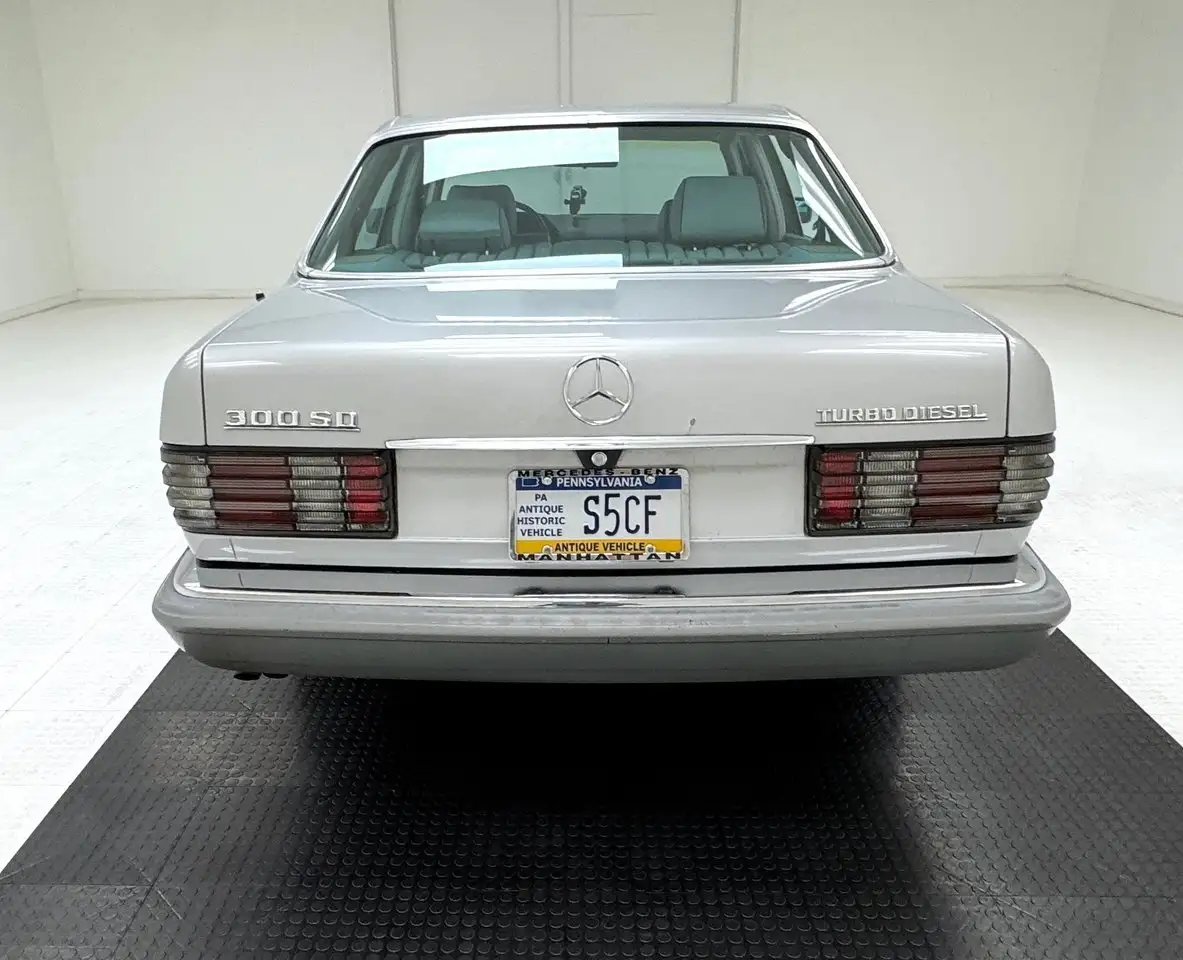 Mercedes-Benz 300SD Sedan, foto 4
