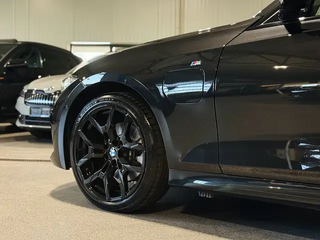 BMW 3 Series view 11