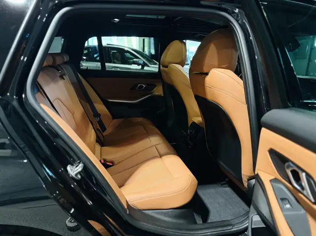 BMW 3 Series view 12