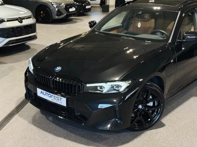 BMW 3 Series view 14