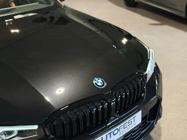 BMW 3 Series view 6
