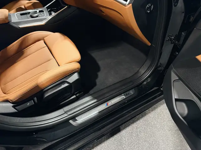 BMW 3 Series view 5