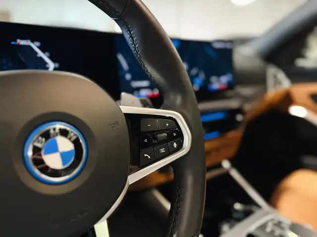 BMW 3 Series view 10