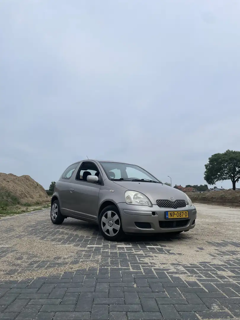 Toyota Yaris 1.3 VVT-i Terra Šedá - 2