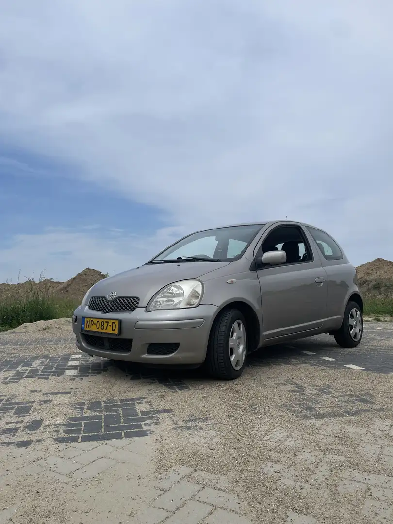 Toyota Yaris 1.3 VVT-i Terra Šedá - 1