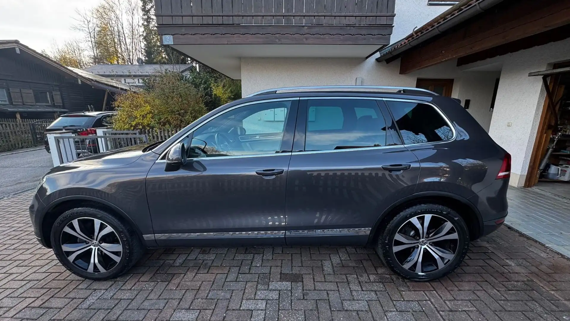 Volkswagen Touareg 3.0 V6*TÜV*EUR5**NAV*ESV*SHZ - 2