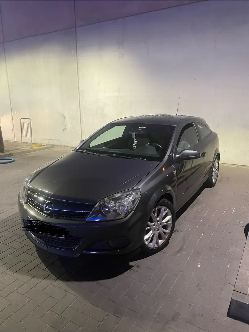 Opel Astra GTC 1.6 Sport - 2