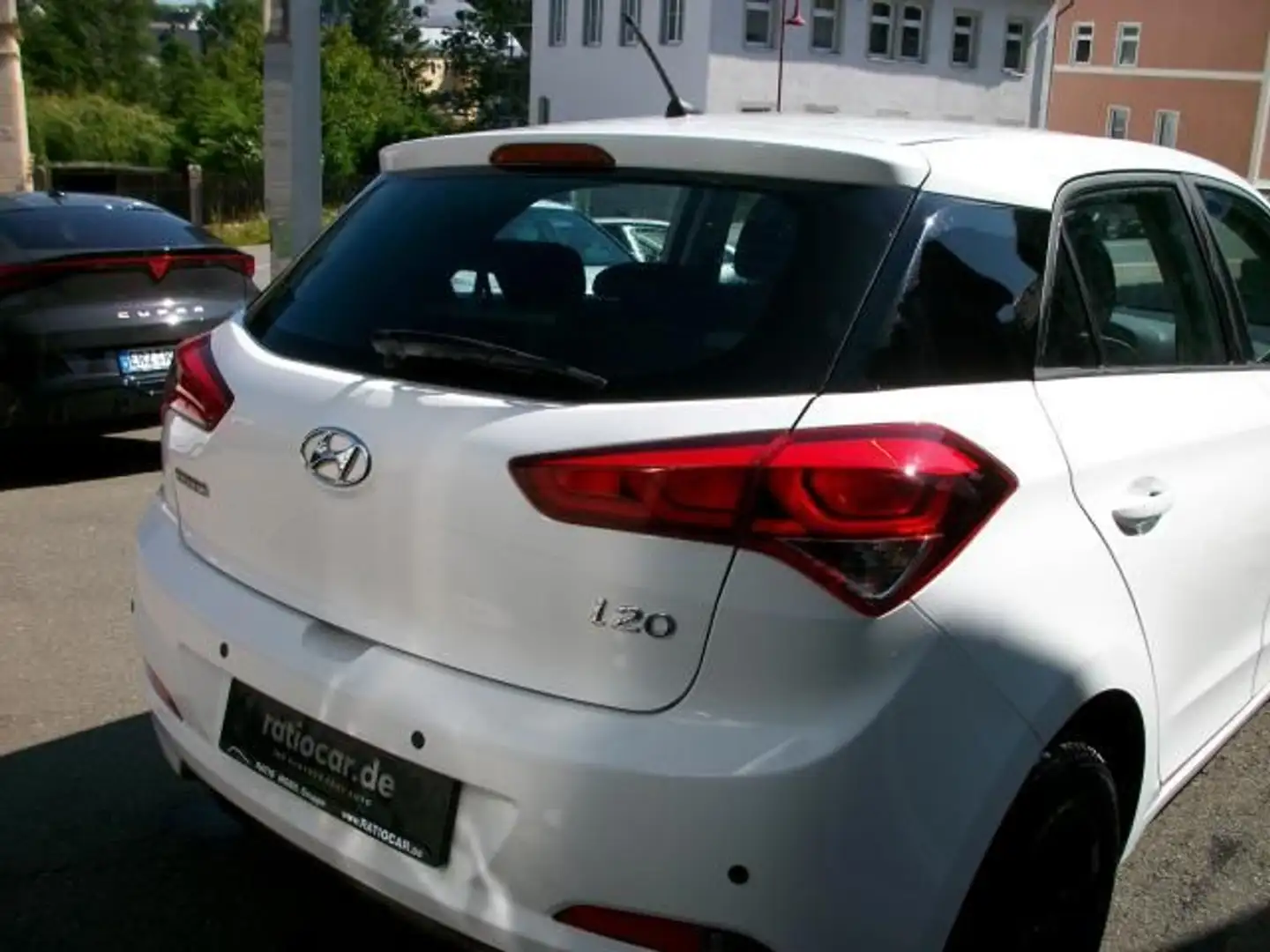 Hyundai Inster I 20 1.2 CLASSIC SITZHEIZ. EINPARKH. Blanco - 2