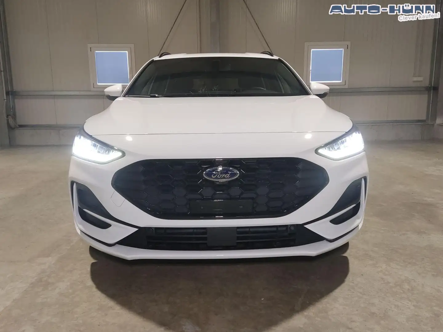 Ford Focus Turnier ST-Line X 1.0 EcoBoost 155 PS Automatik... Wit - 2
