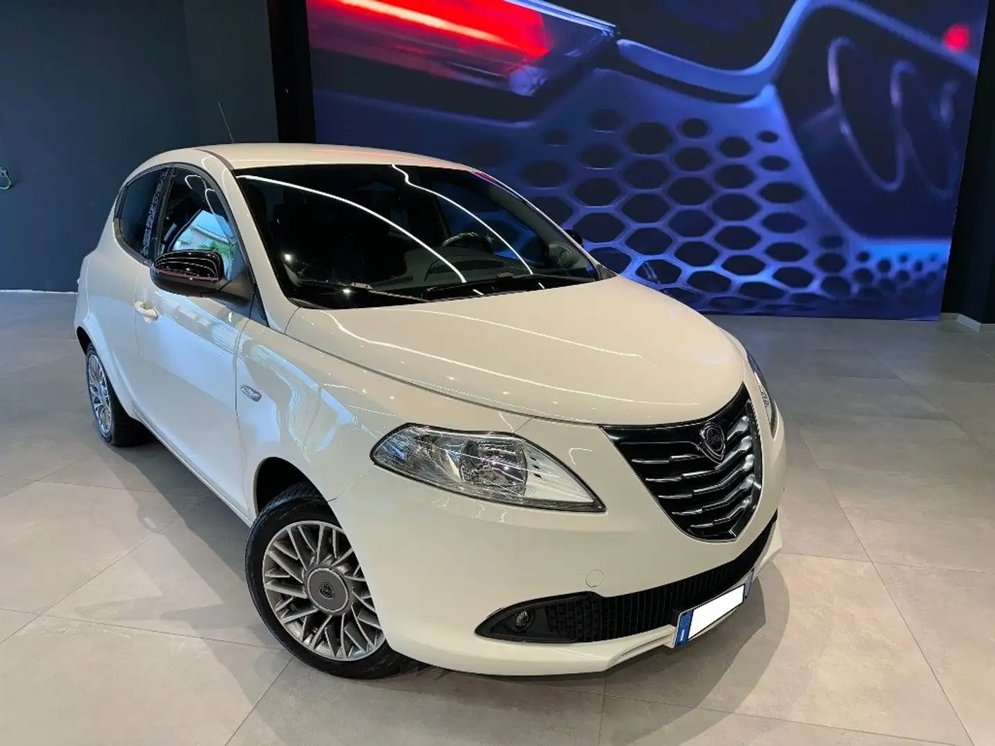 Lancia Ypsilon 1.2 69 CV 5 porte GPL Ecochic Gold Blanco - 1
