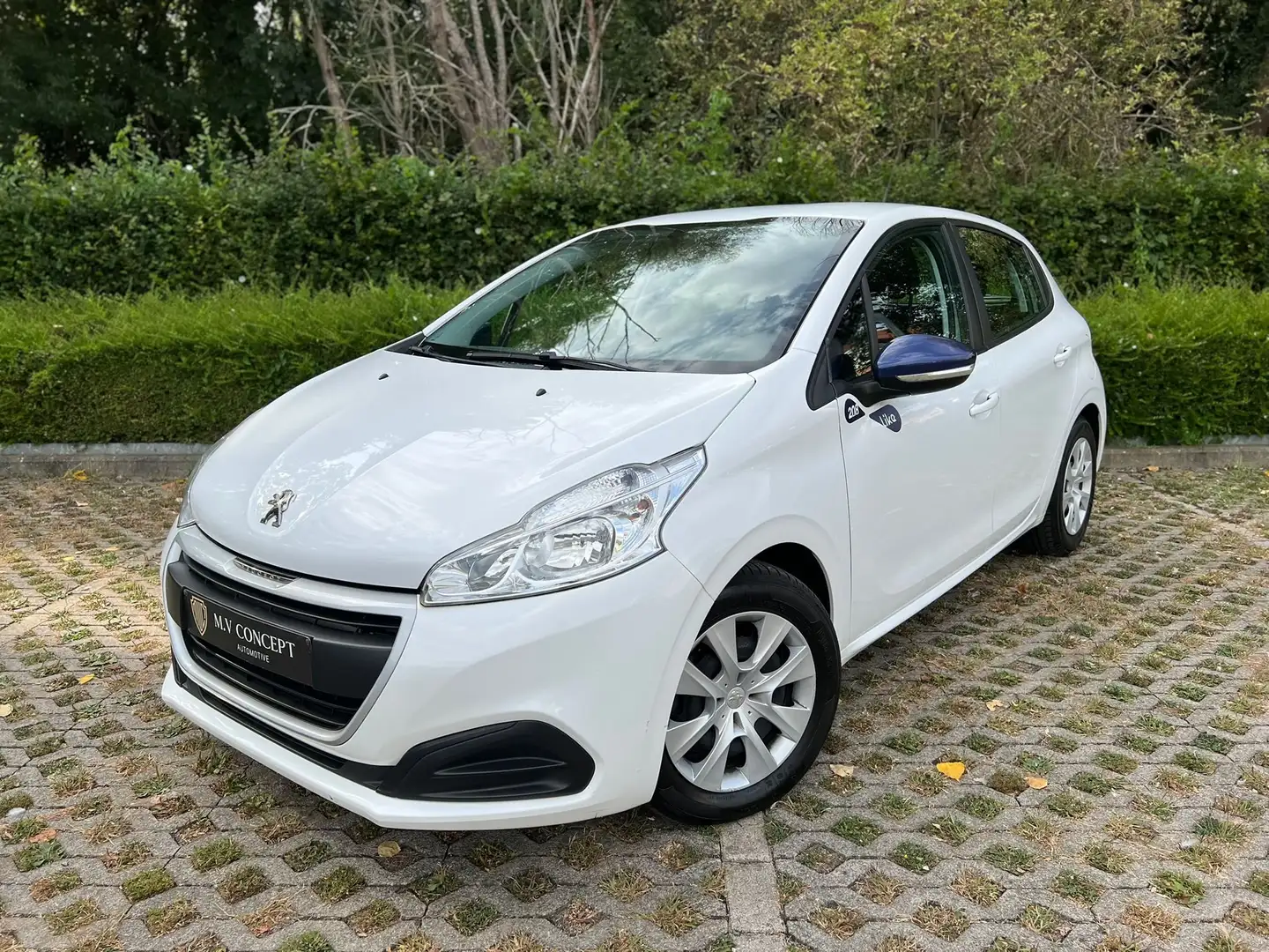 Peugeot 208 208 1.2i **Airco** **Courroie Remplacé** White - 1