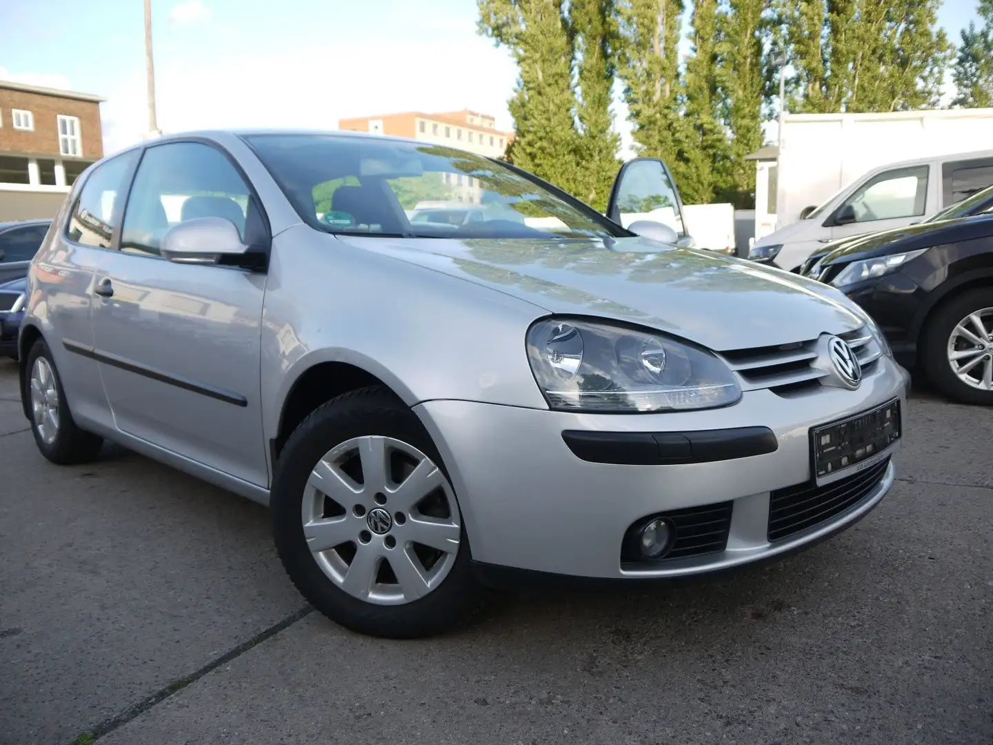Volkswagen Golf V Lim/Autom./Navi/Temp./Sitzheizung Silber - 1