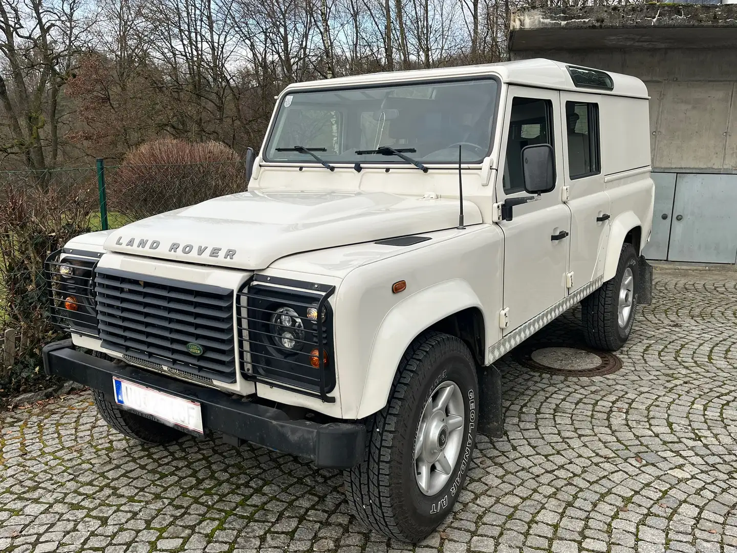 Land Rover Defender 110“ Station Wagon SW Td4 Weiß - 1