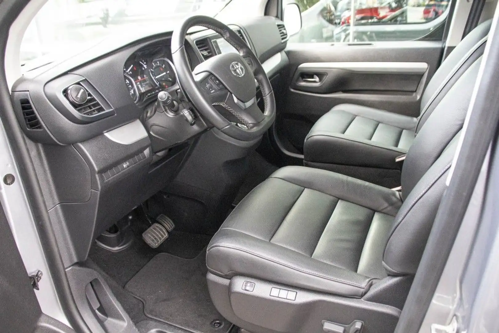 Toyota Proace Verso 2,0-l-D-4D L2 Team D *Ledersitze*AHK* Argent - 2