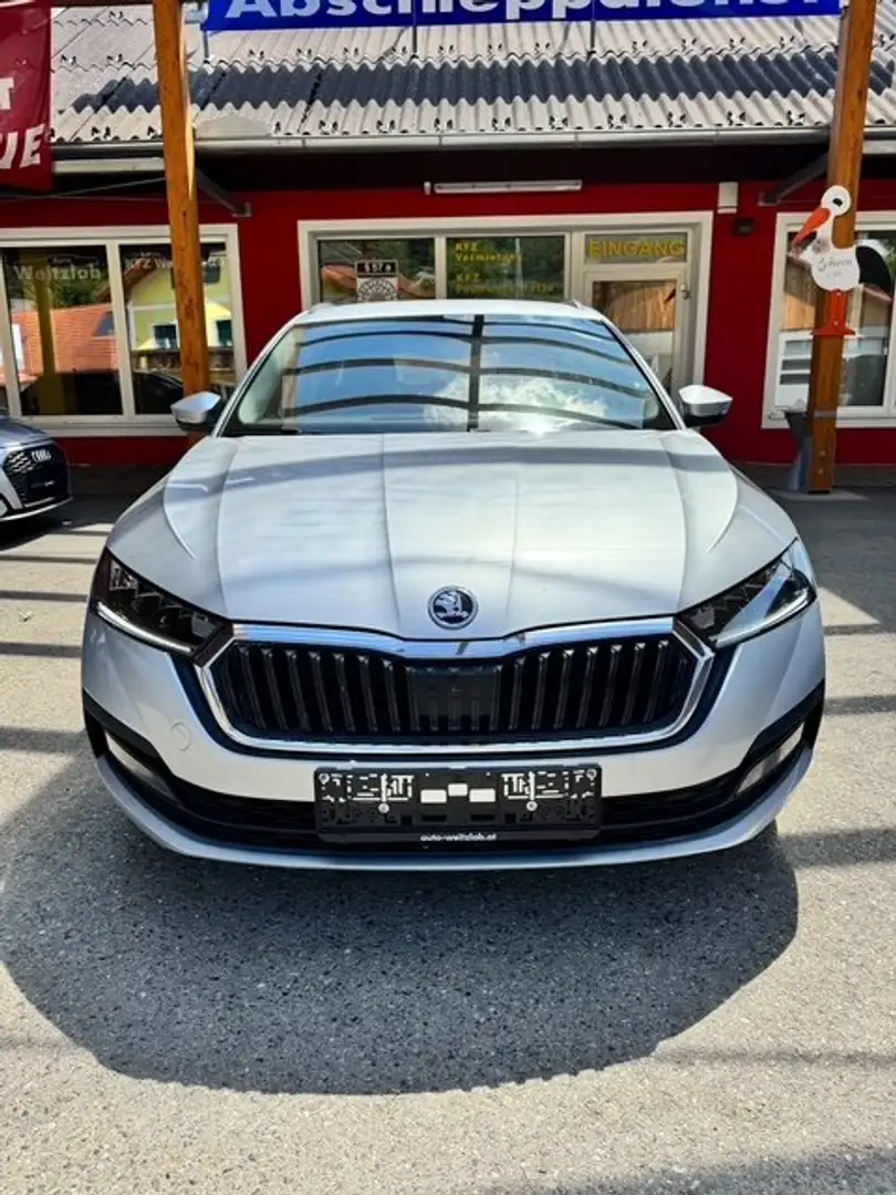Skoda Octavia Ambition DSG LED Navi Gris - 2