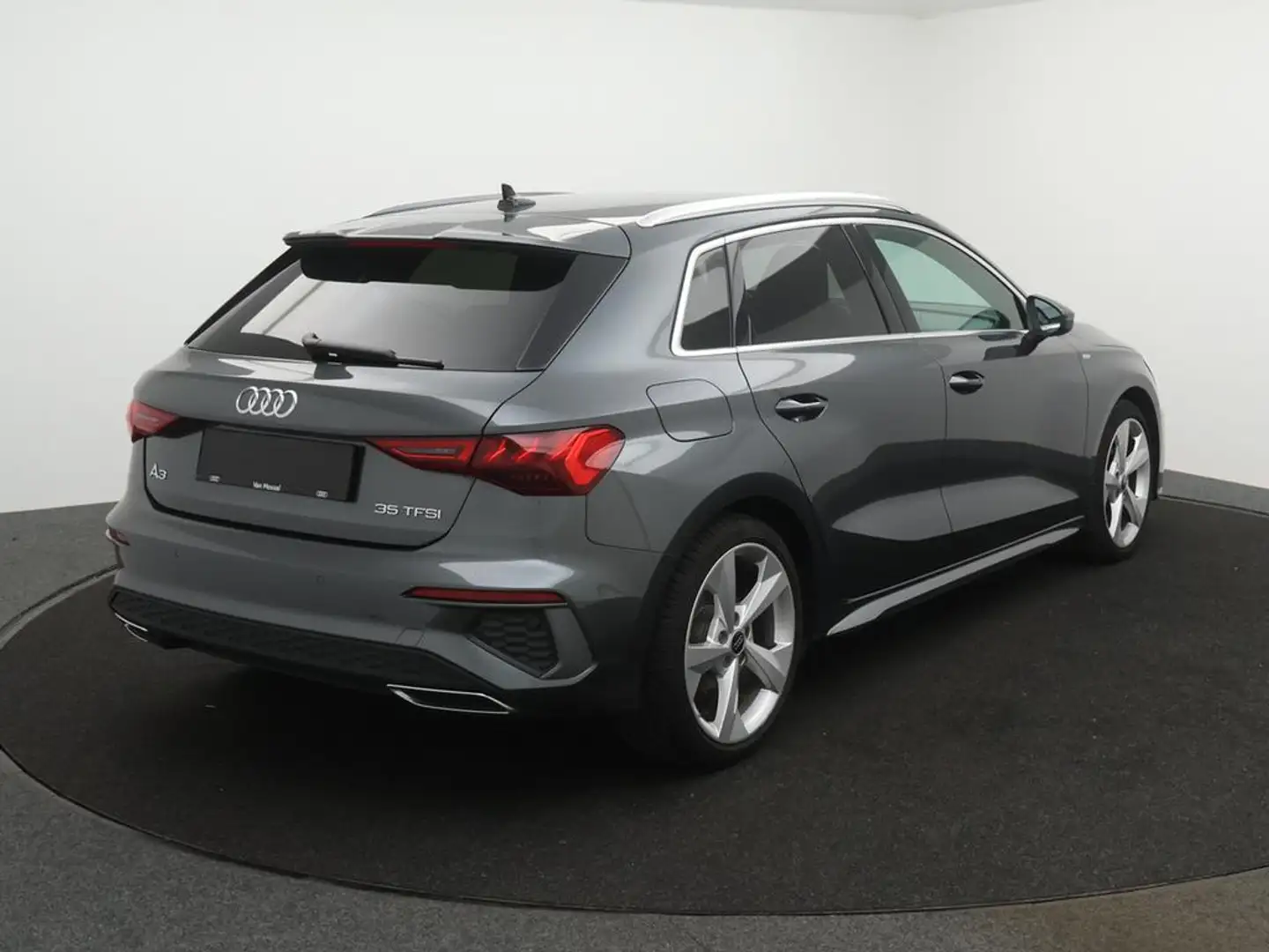 Audi A3 Sportback Audi A3 Sportback S-line 35TFSI 150pk *AUTOMAAT*CAMERA*APP CONNECT*PDC*DIGITAL DASHBOARD*SPORTSEATS*BLTH*... Gris - 2