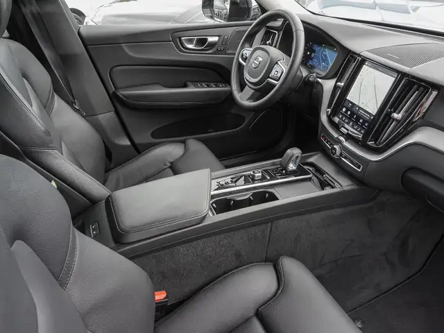 Volvo XC60 view 8