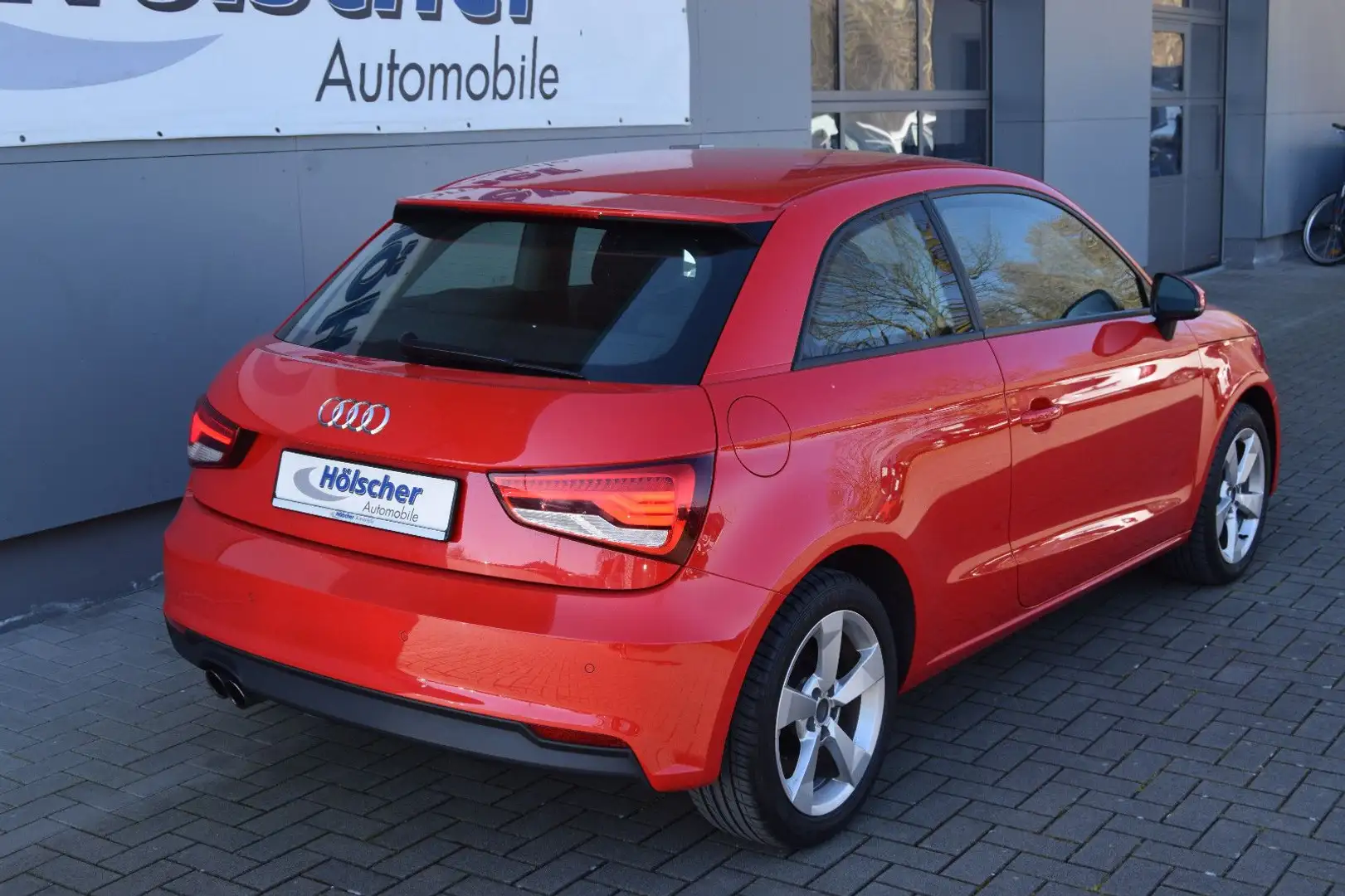 Audi A1 1.4 TFSI !AUTOM! Sport,Xen, Sitzh,Parks,V&H, Rot - 2