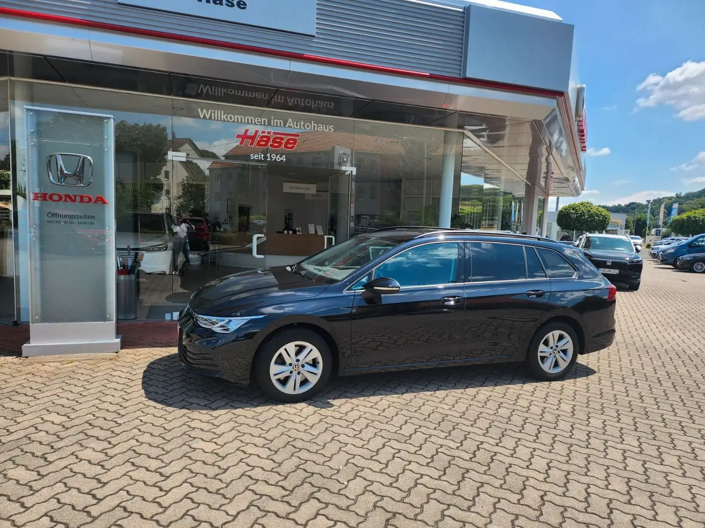 Volkswagen Golf VIII Variant  2,0 Tdi Life, DSG, LED Zwart - 1