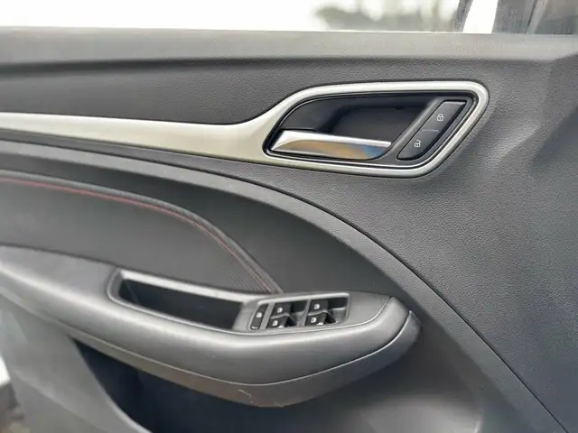 MG ZS view 11