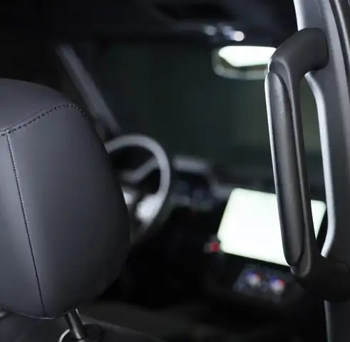 Land Rover Defender view 30