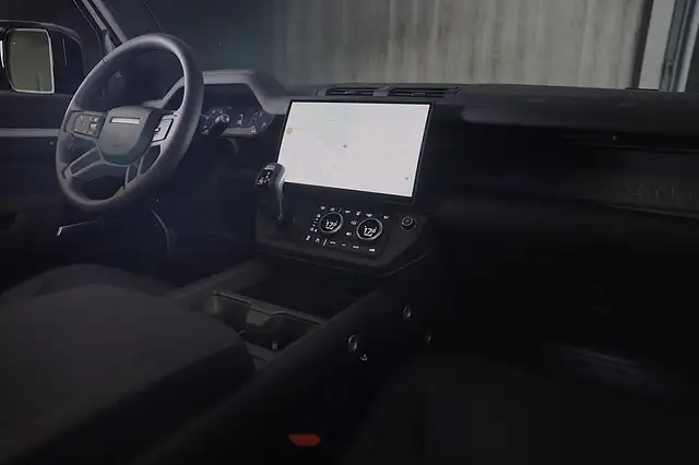 Land Rover Defender view 6