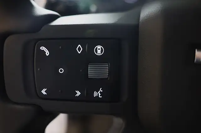 Land Rover Defender view 15