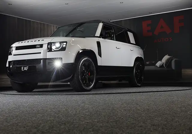 Land Rover Defender view 4