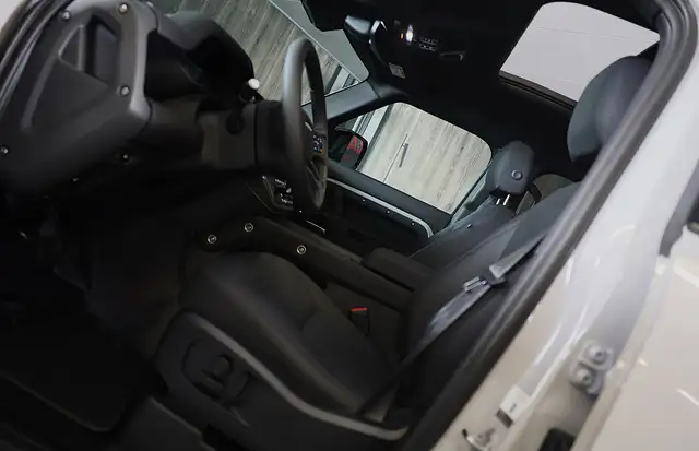 Land Rover Defender view 9